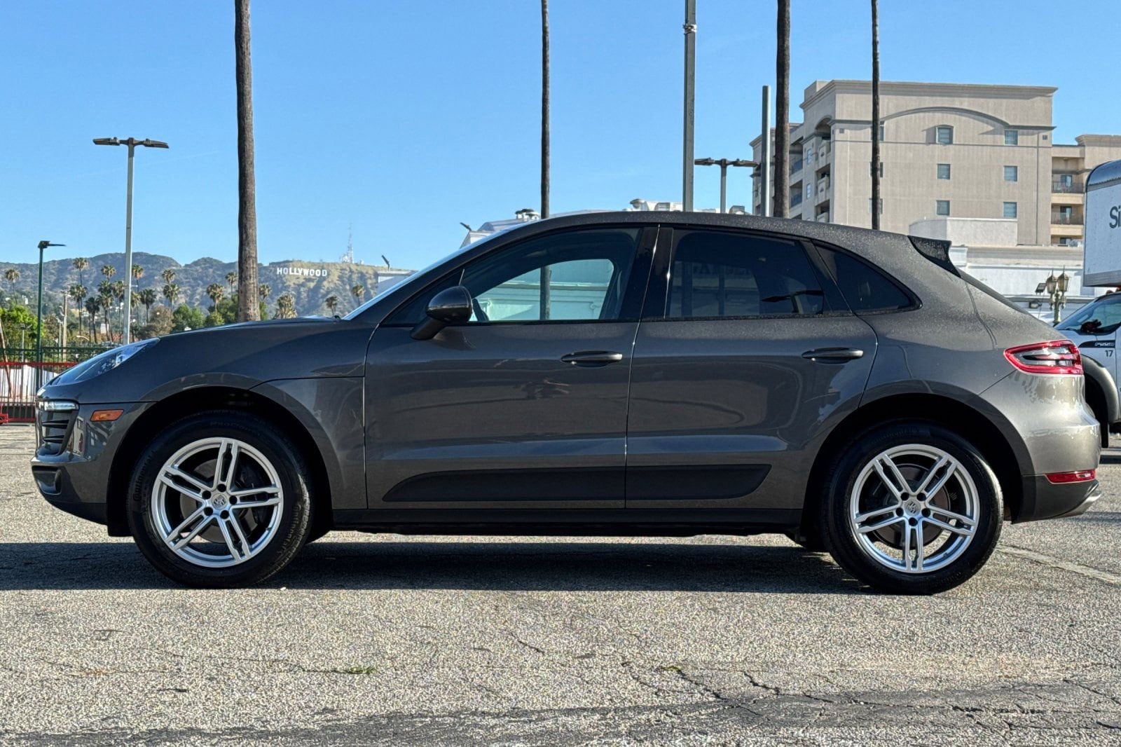 2018 Porsche Macan Base photo 6
