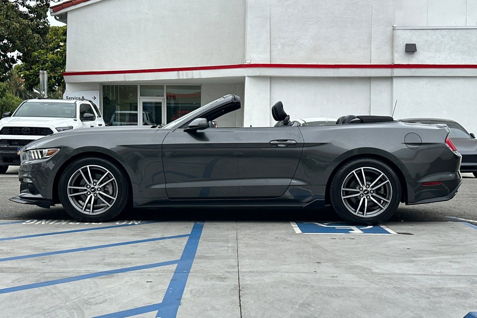 2017 Ford Mustang EcoBoost Premium photo 6