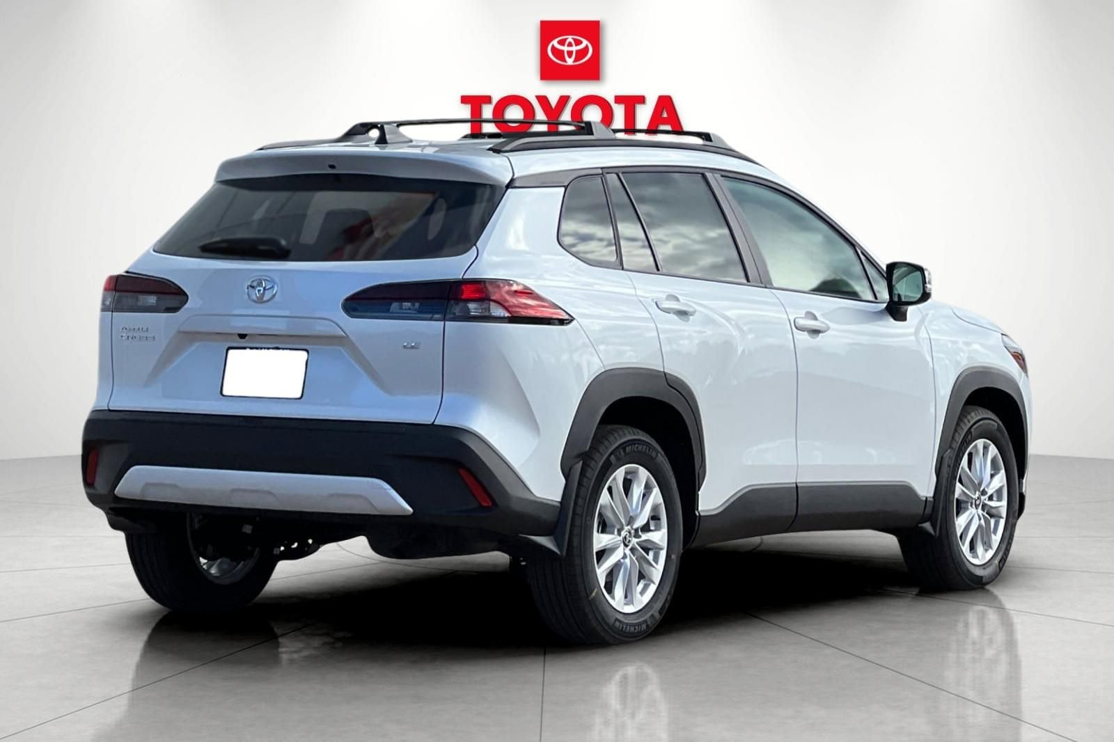 2026 Toyota Corolla Cross LE photo 2