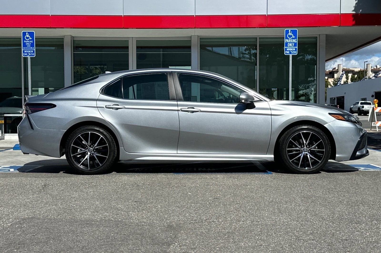 2024 Toyota Camry SE photo 2