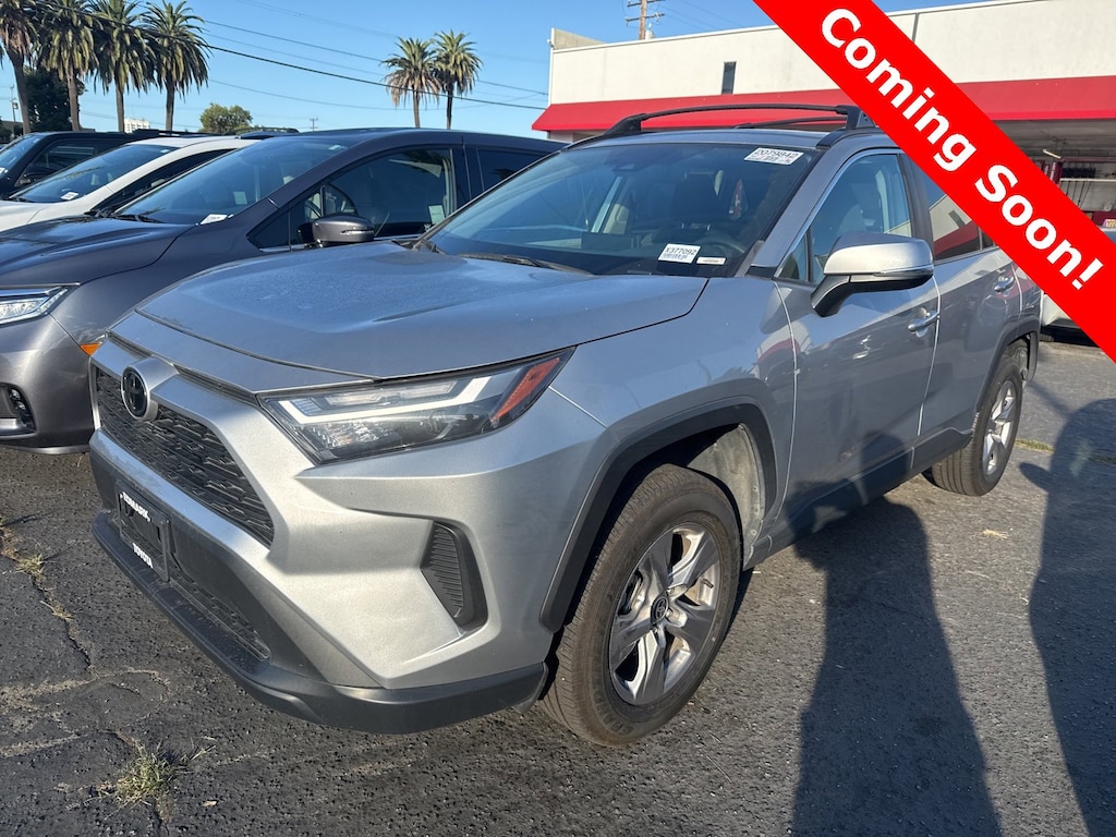 2023 Toyota RAV4 XLE photo 2