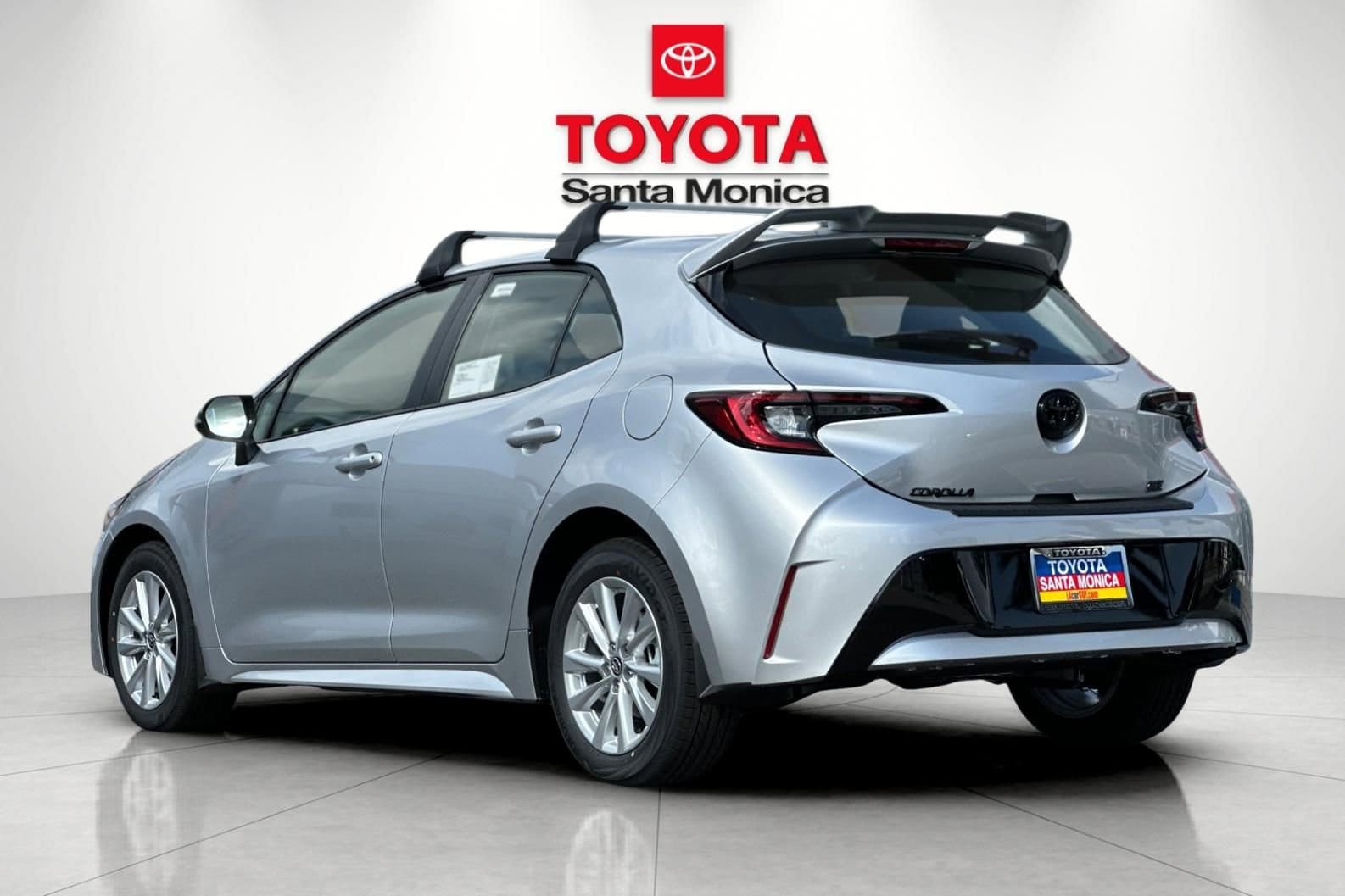 2026 Toyota Corolla Hatchback SE photo 4