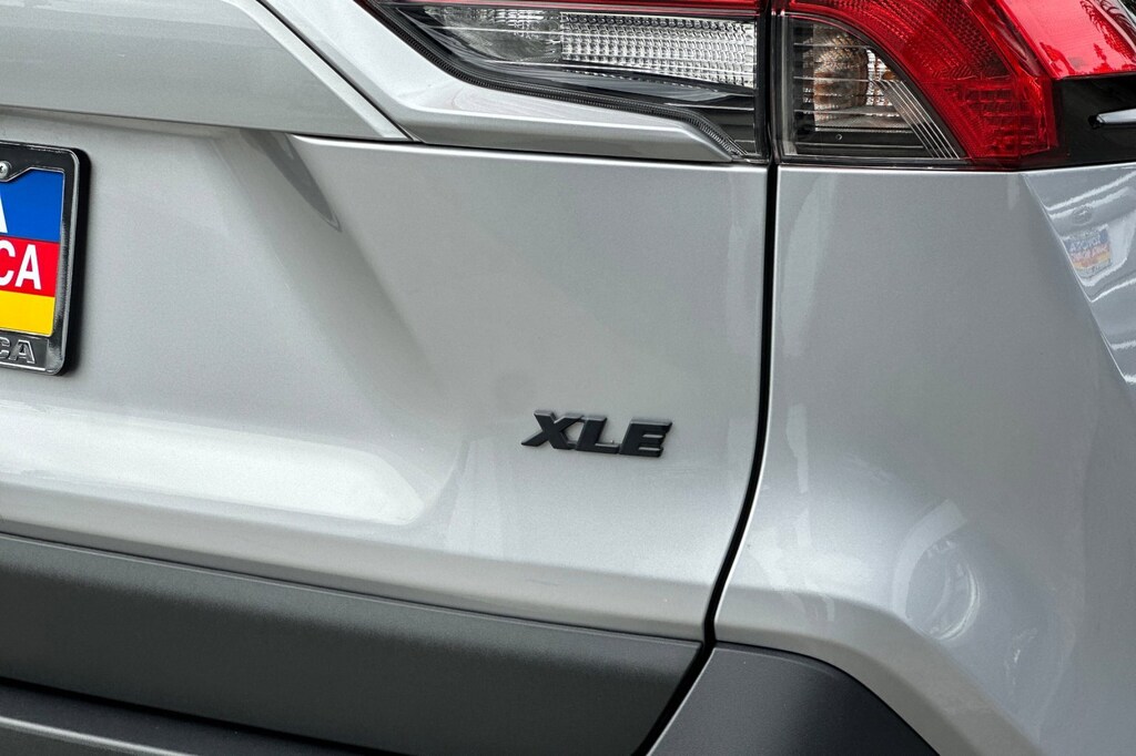 2022 Toyota RAV4 XLE photo 22