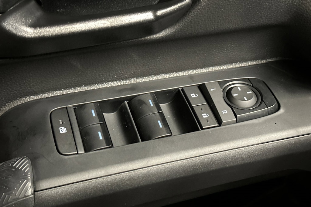 2025 Toyota Tacoma SR5 4x4 Double Cab photo 3