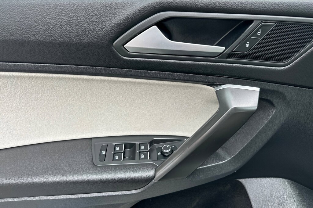 2021 Volkswagen Tiguan SE photo 8
