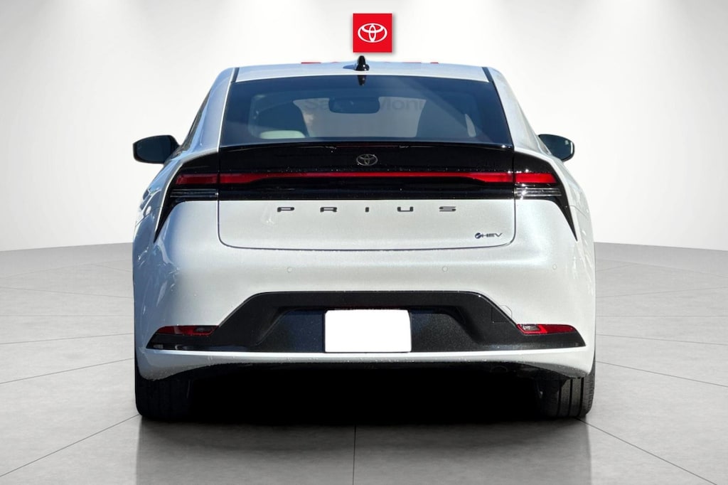 2026 Toyota Prius XLE photo 3