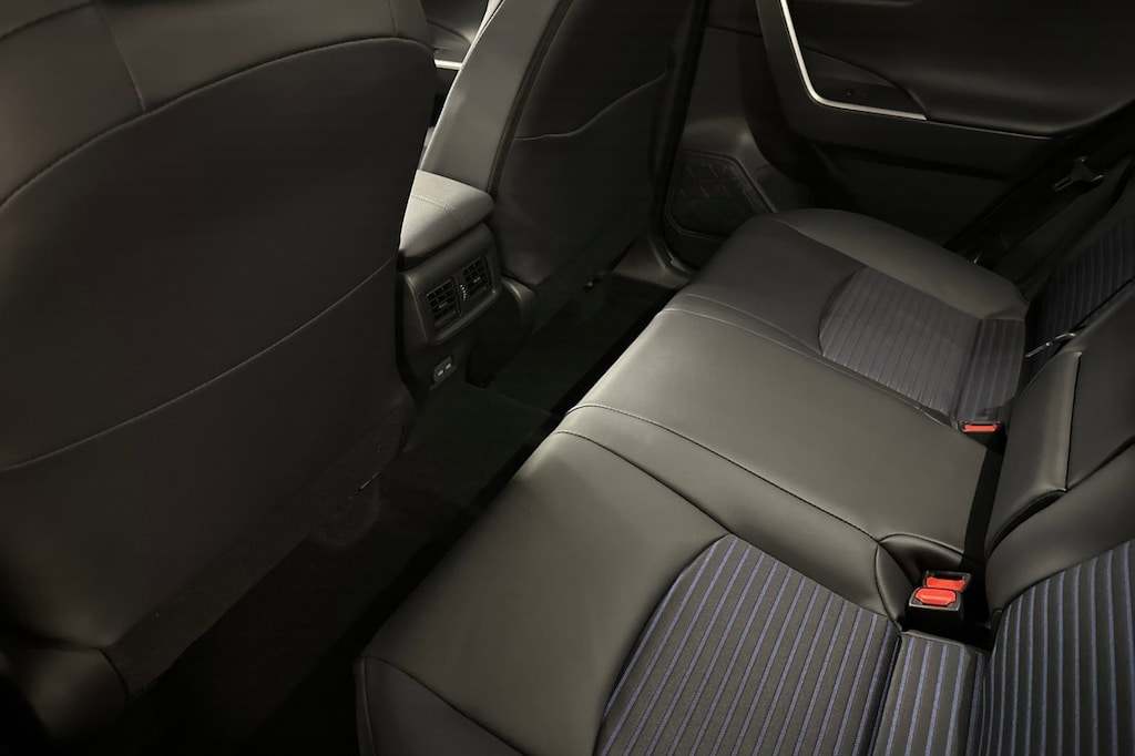 2025 Toyota RAV4 Hybrid XSE photo 13