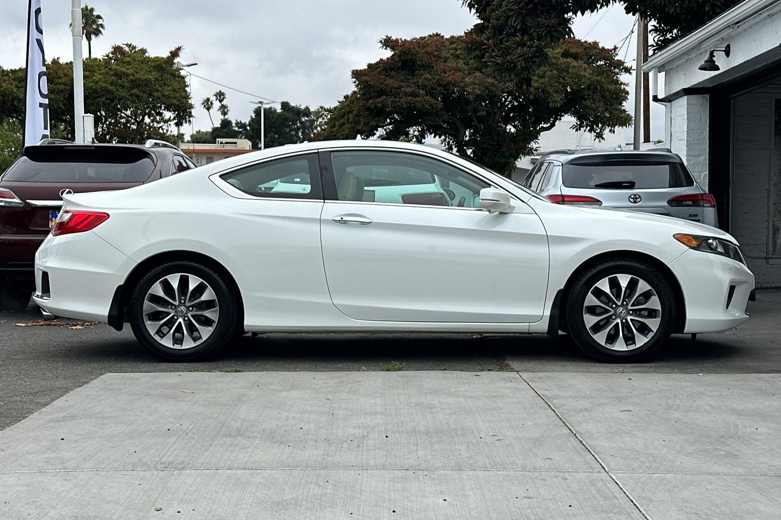 Used 2015 Honda Accord EX-L with VIN 1HGCT1B89FA007952 for sale in Santa Monica, CA