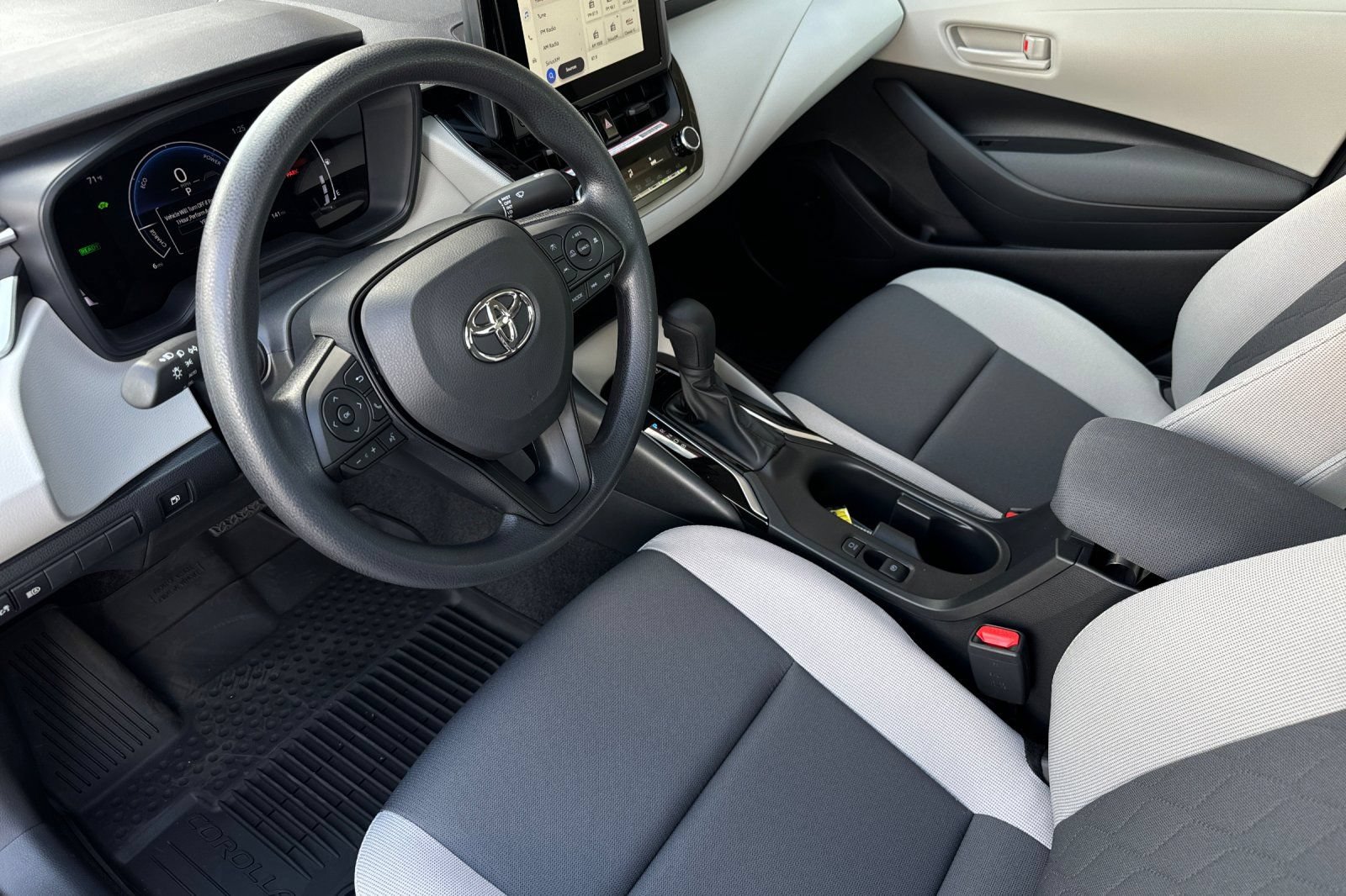 2026 Toyota Corolla LE - Photo 9