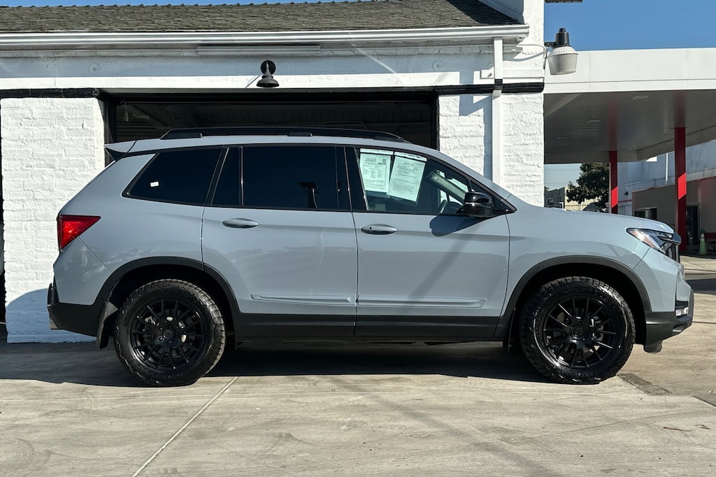 2023 Honda Passport Elite photo 2