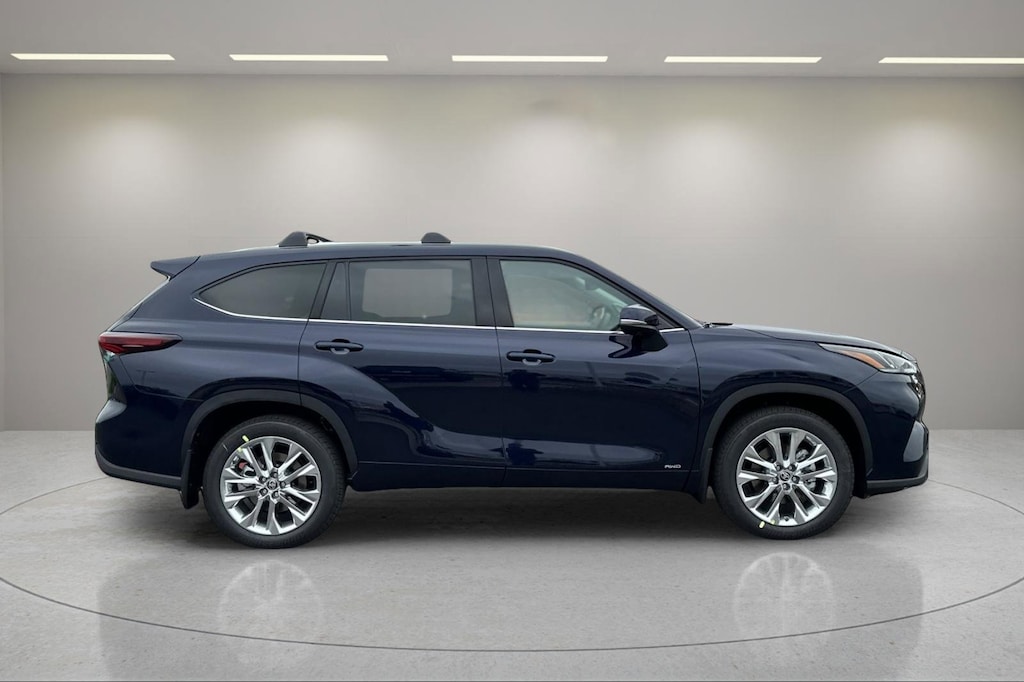 2025 Toyota Highlander Hybrid Limited photo 3