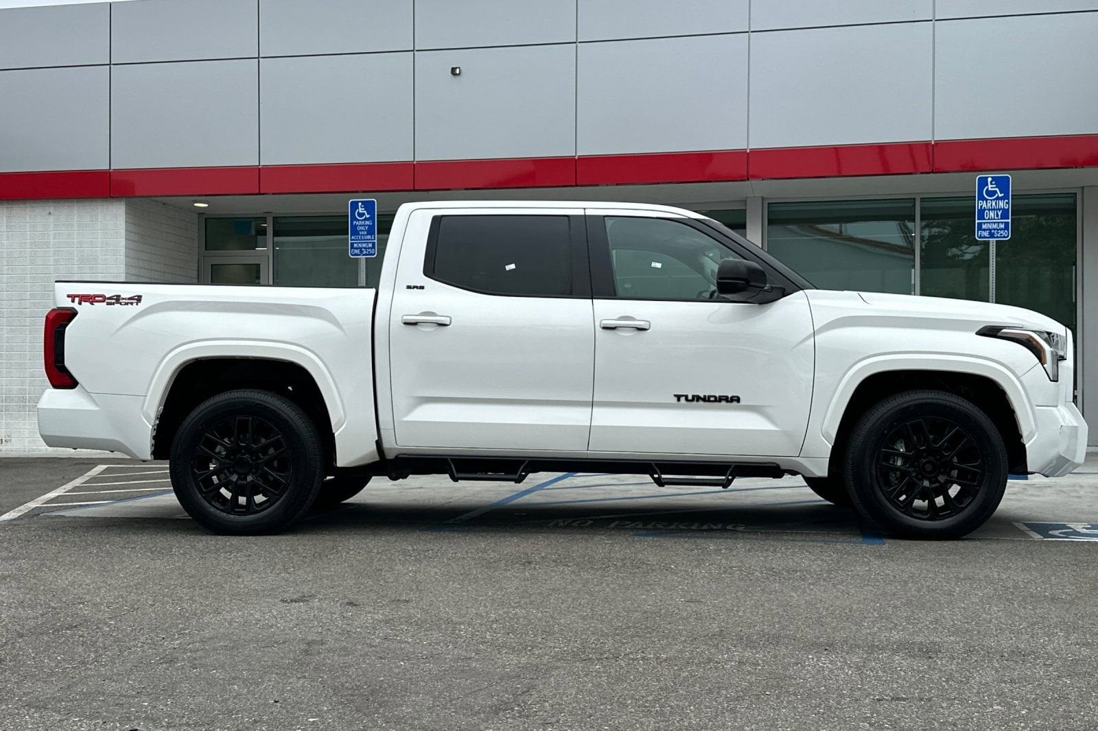 2023 Toyota Tundra SR5 photo 2