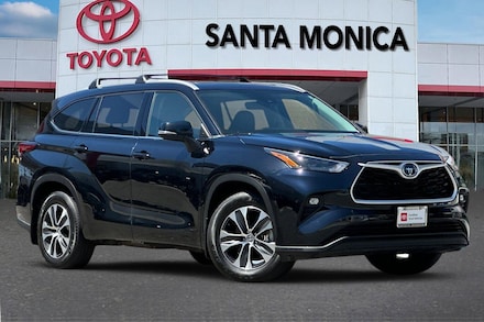 2022 Toyota Highlander Hybrid XLE SUV