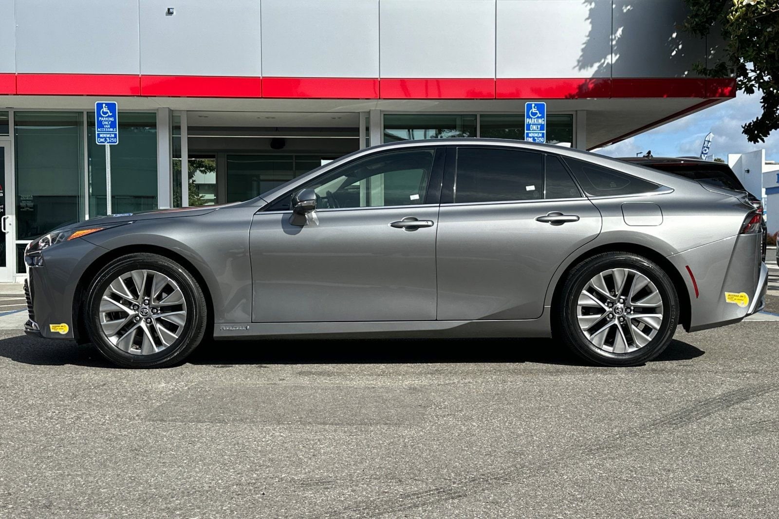 2021 Toyota Mirai XLE photo 6