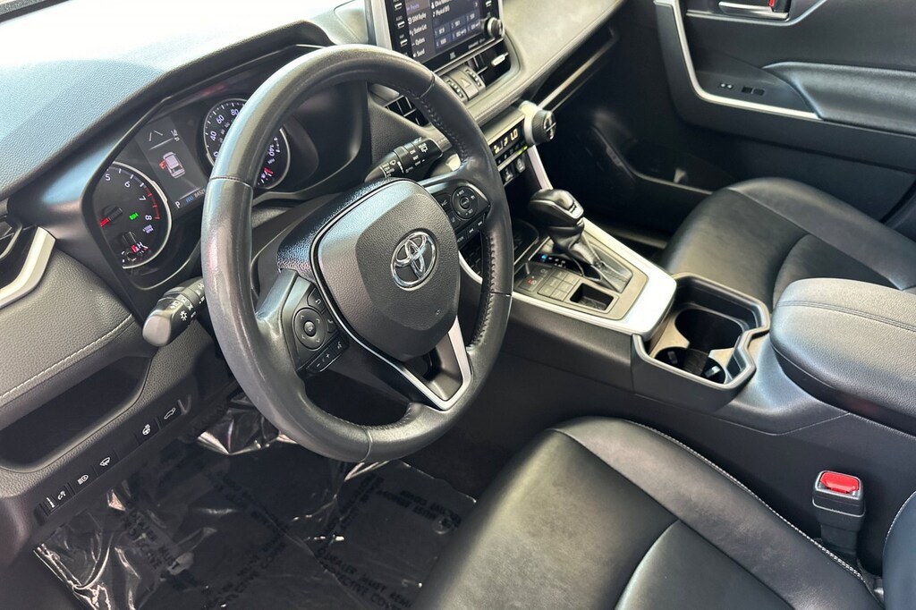 2021 Toyota RAV4 XLE Premium photo 7