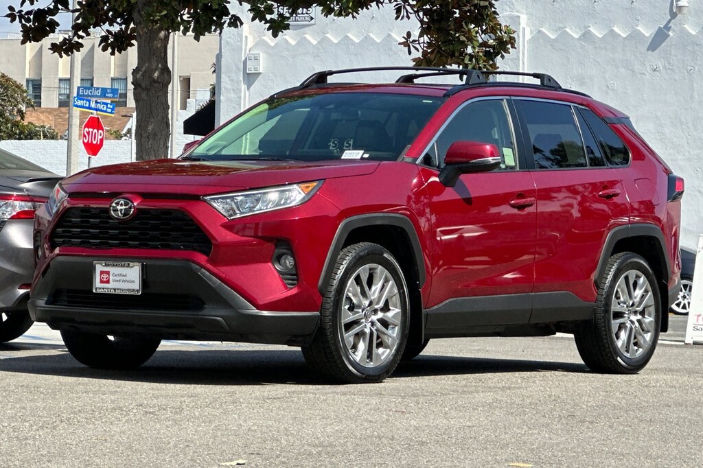 2021 Toyota RAV4 XLE Premium photo 5