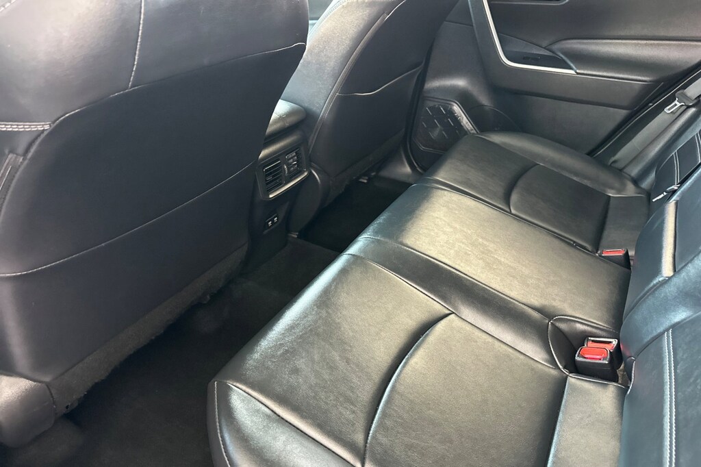 2021 Toyota RAV4 XLE Premium photo 9