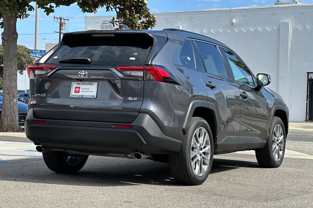 2023 Toyota RAV4 XLE Premium photo 3