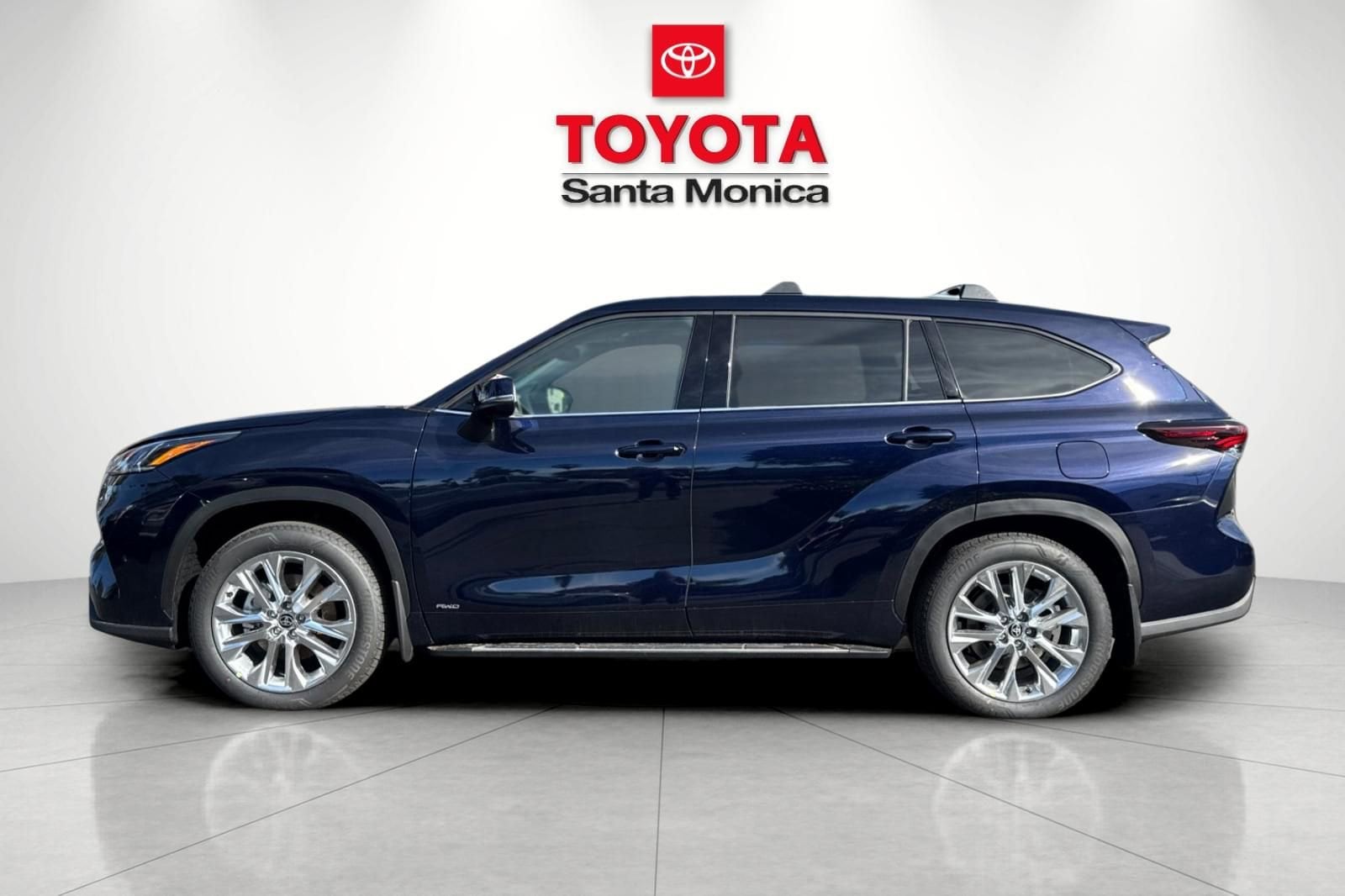 2026 Toyota Highlander Hybrid Limited photo 3