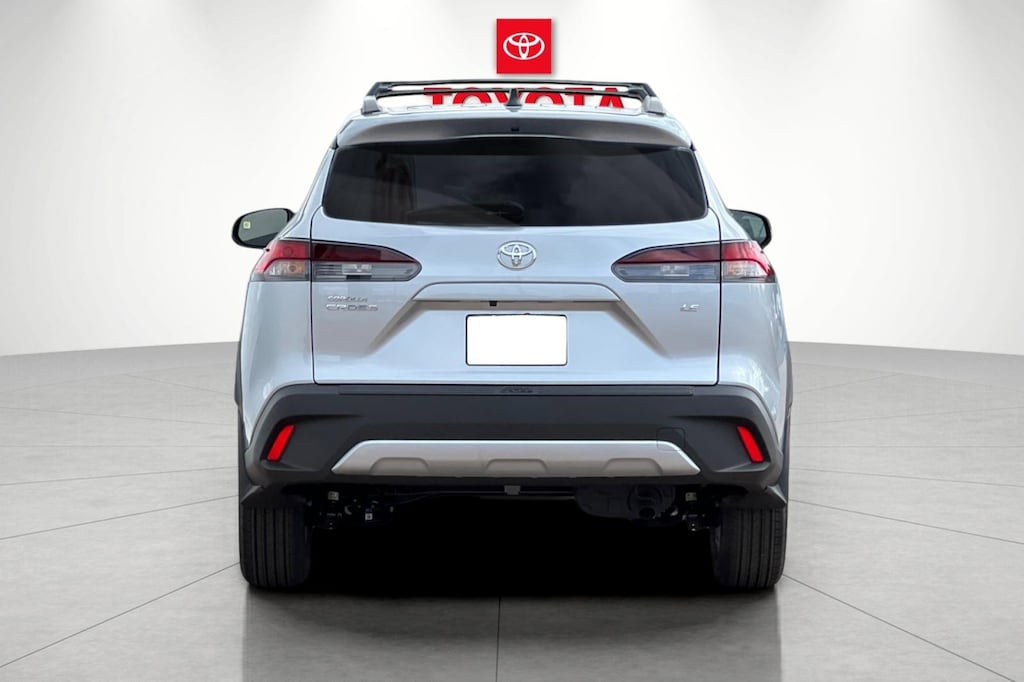 2026 Toyota Corolla Cross LE photo 4