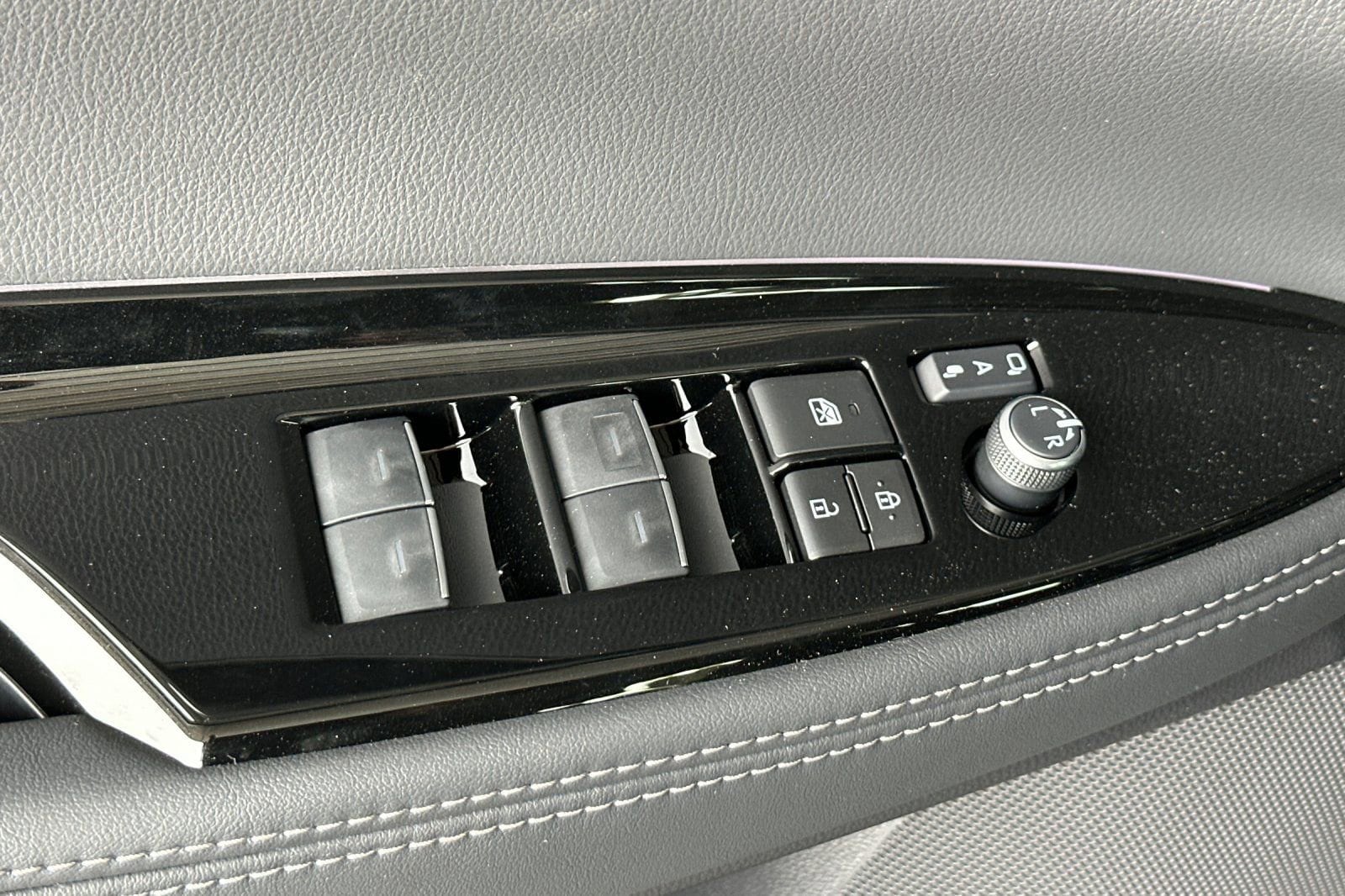 2025 Toyota Mirai XLE - Photo 11