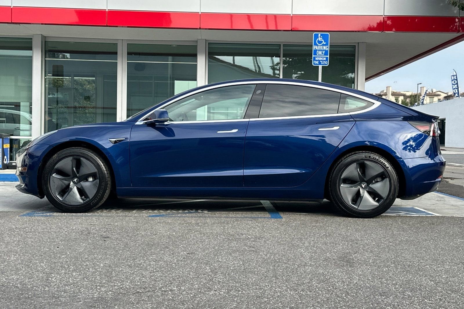 2019 Tesla Model 3 Long Range photo 6