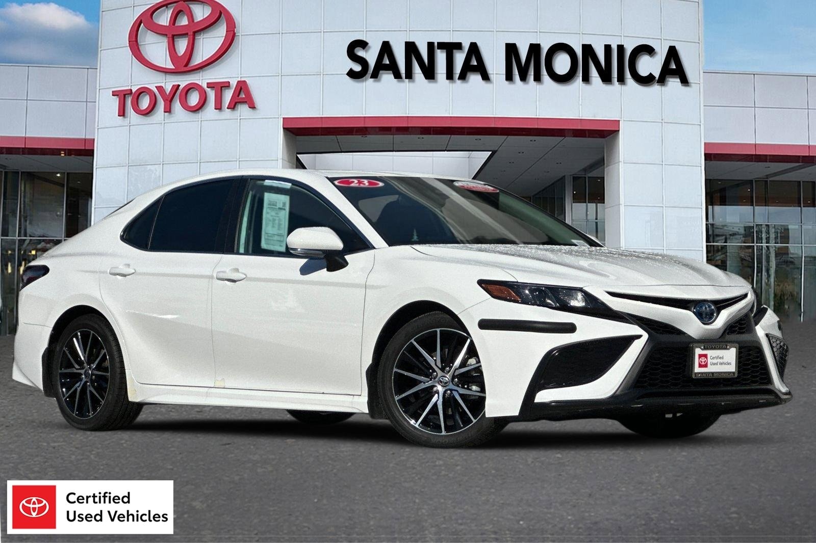 2023 Toyota Camry SE's photo