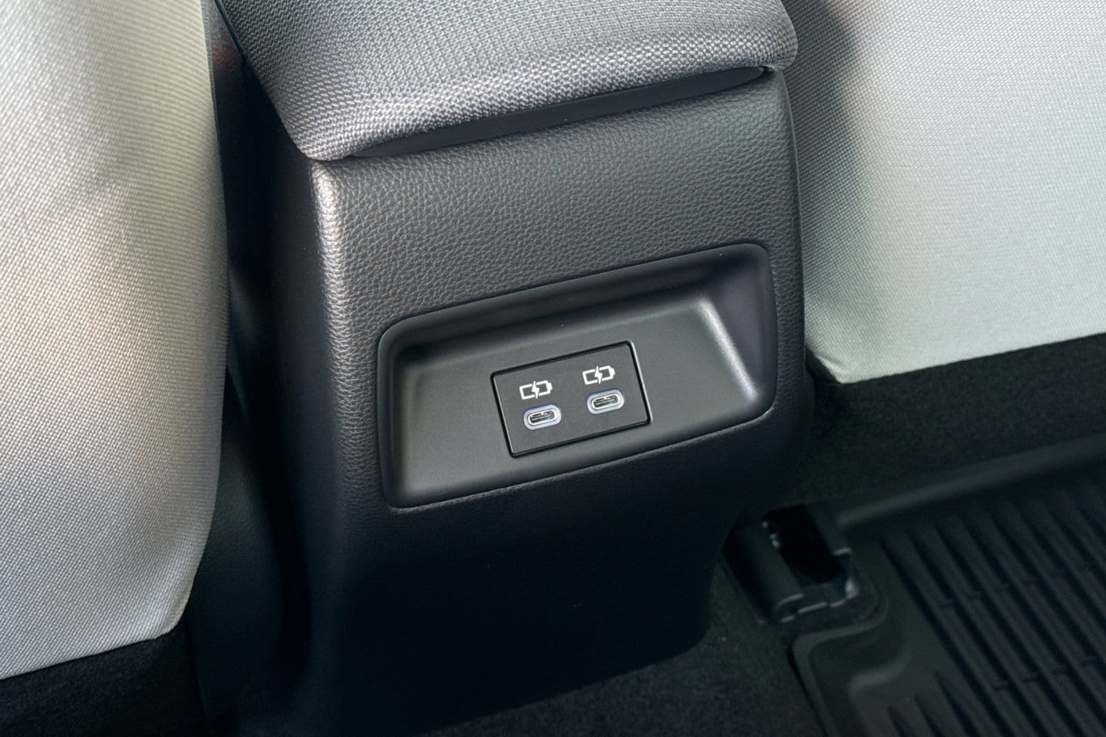 2026 Toyota Corolla LE - Photo 14