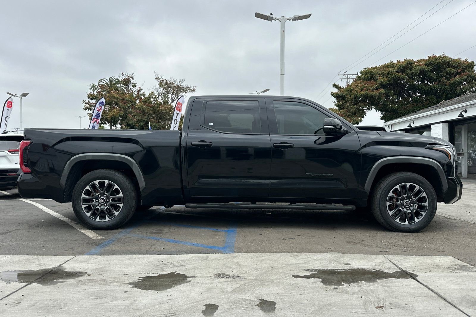 2022 Toyota Tundra Limited photo 2