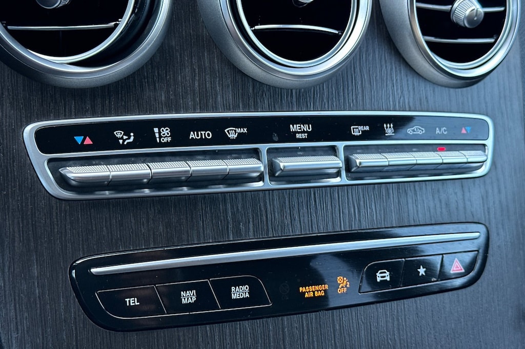 2020 Mercedes Benz GLC 350e photo 19