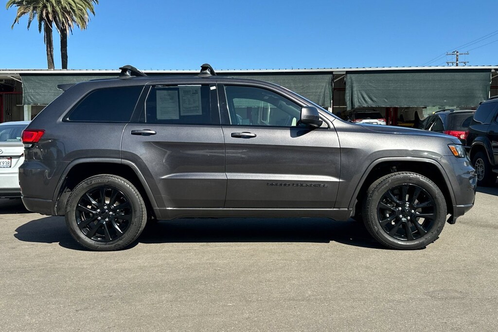 Used 2018 Jeep Grand Cherokee Altitude SUV