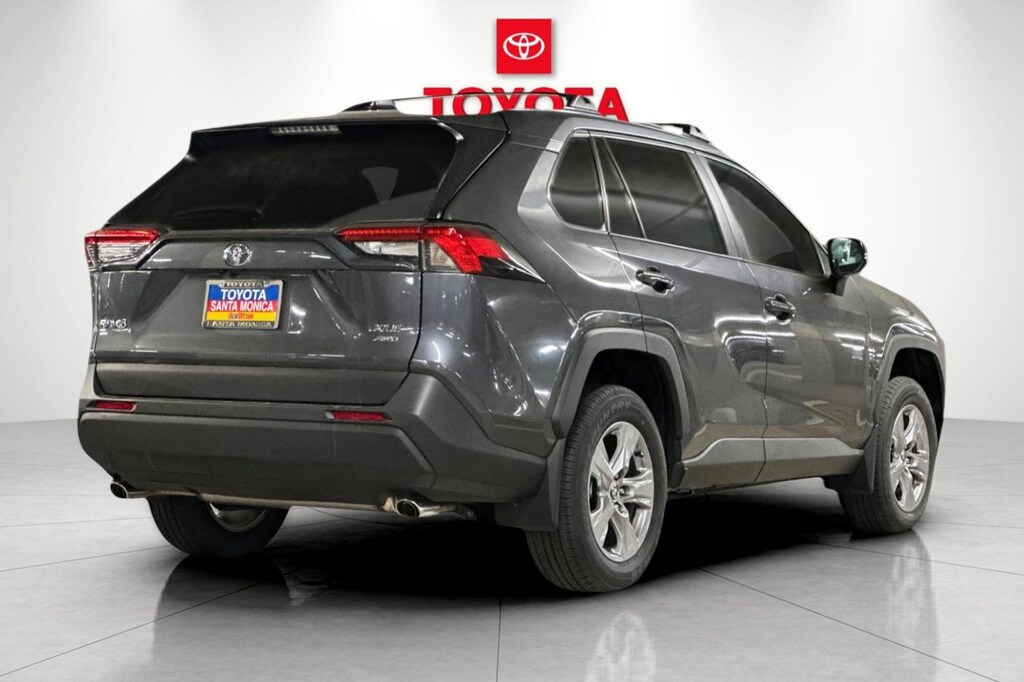 2025 Toyota RAV4 XLE photo 2