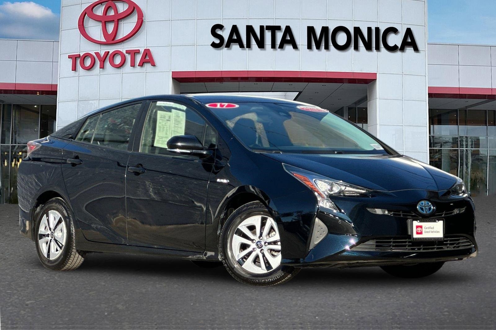 2017 Toyota Prius Two's photo