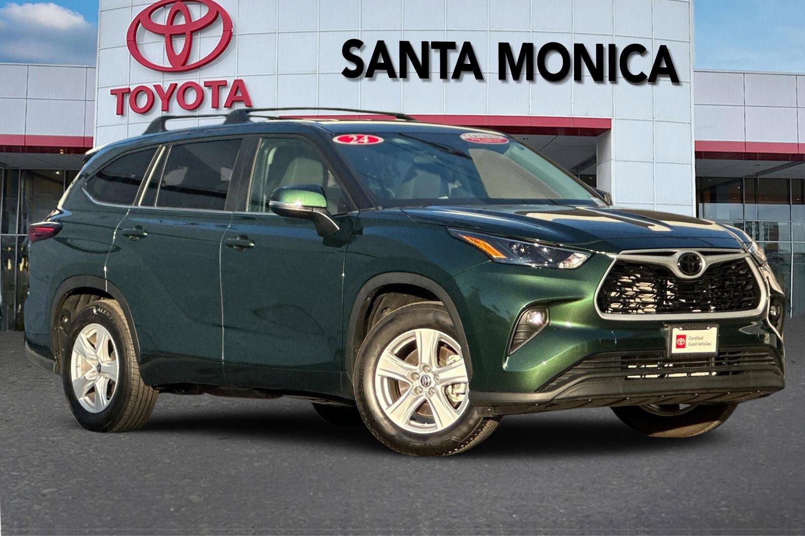 2024 Toyota Highlander LE's photo