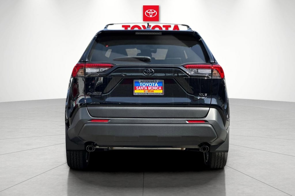 2025 Toyota RAV4 Hybrid XLE photo 3