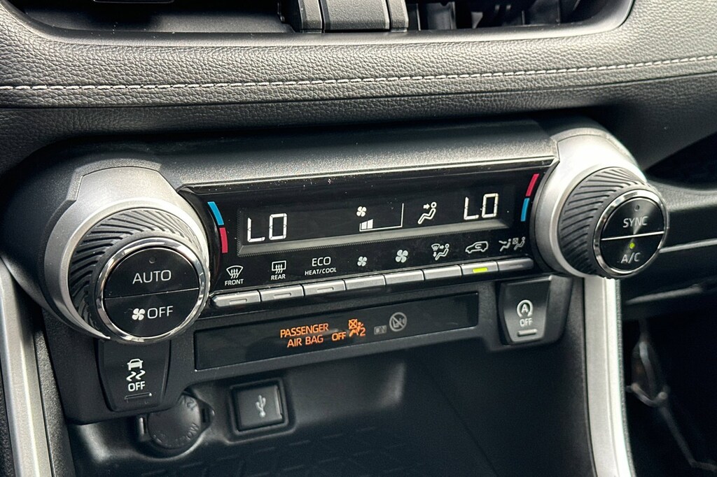 2022 Toyota RAV4 XLE photo 16