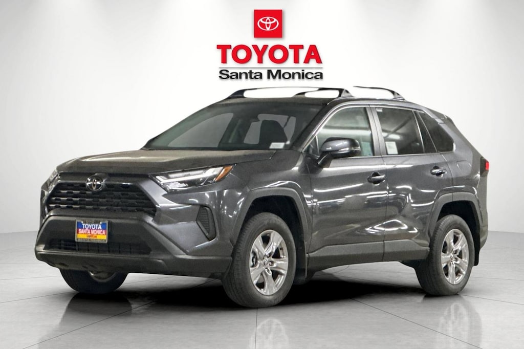 2025 Toyota RAV4 XLE photo 5