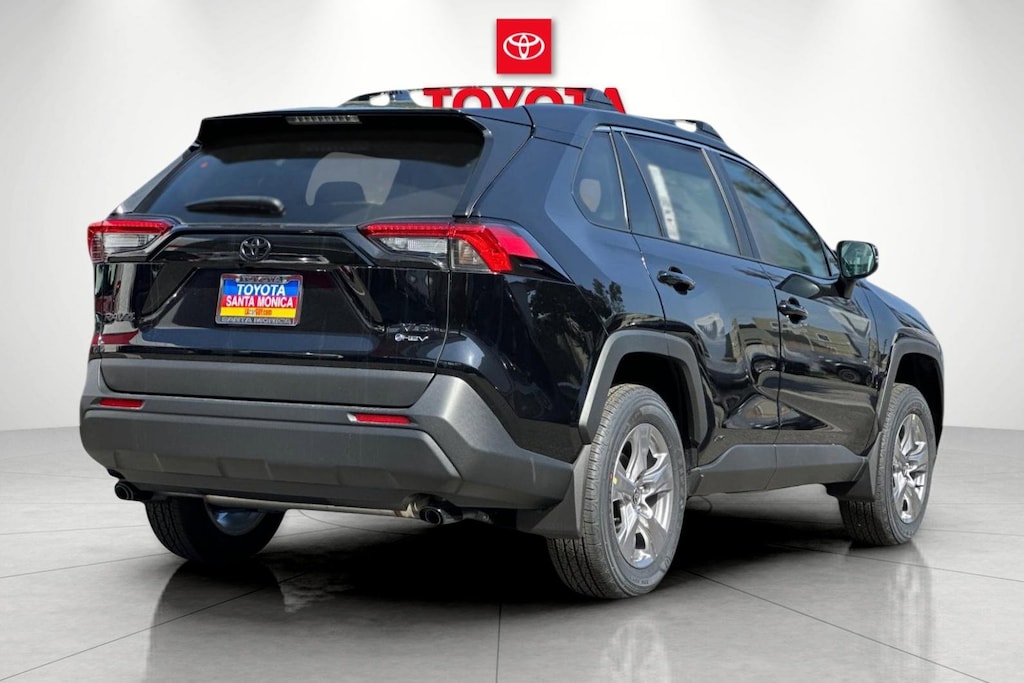 2025 Toyota RAV4 Hybrid XLE photo 2