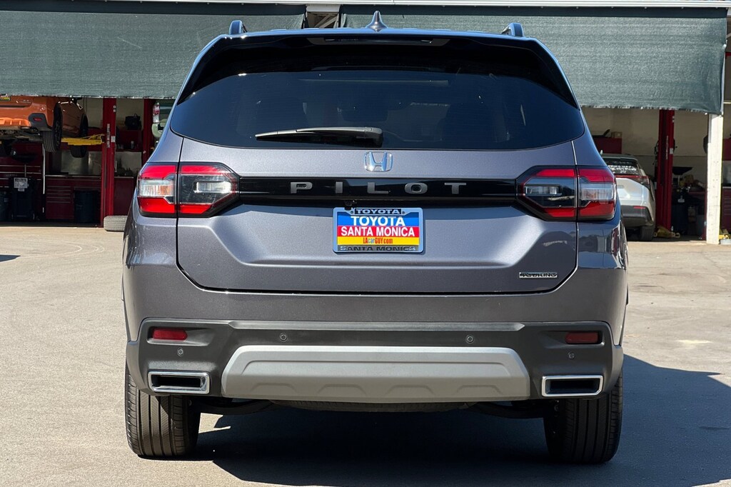 2024 Honda Pilot Touring photo 3