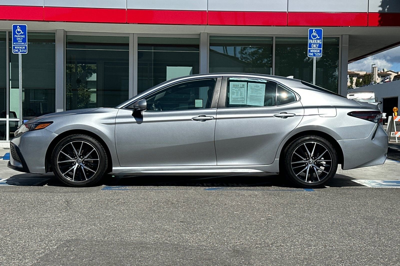 2024 Toyota Camry SE photo 6