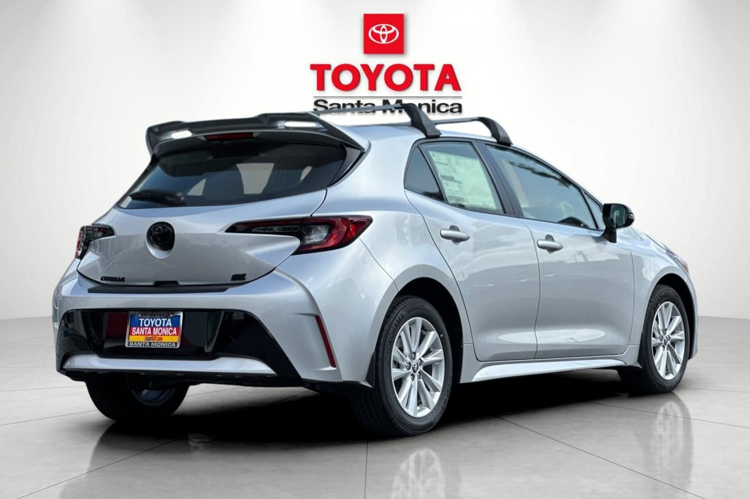 2026 Toyota Corolla Hatchback SE photo 2