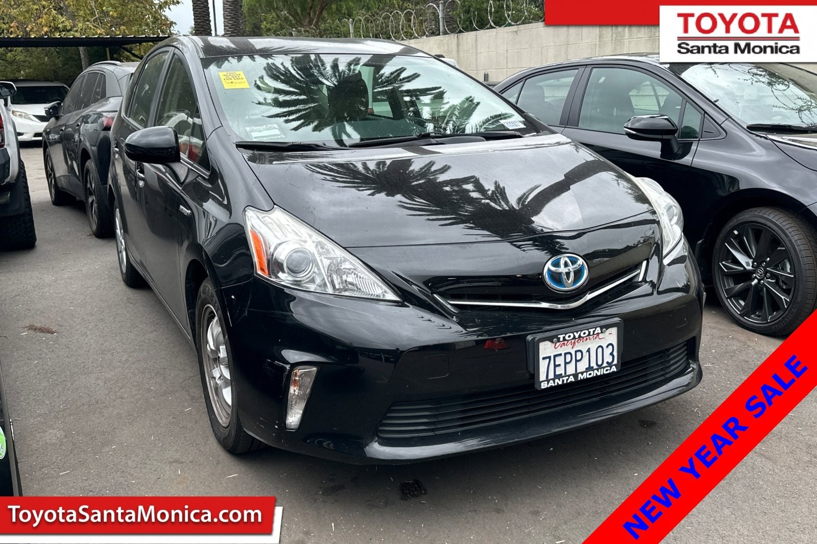 2014 Toyota Prius v Three's photo