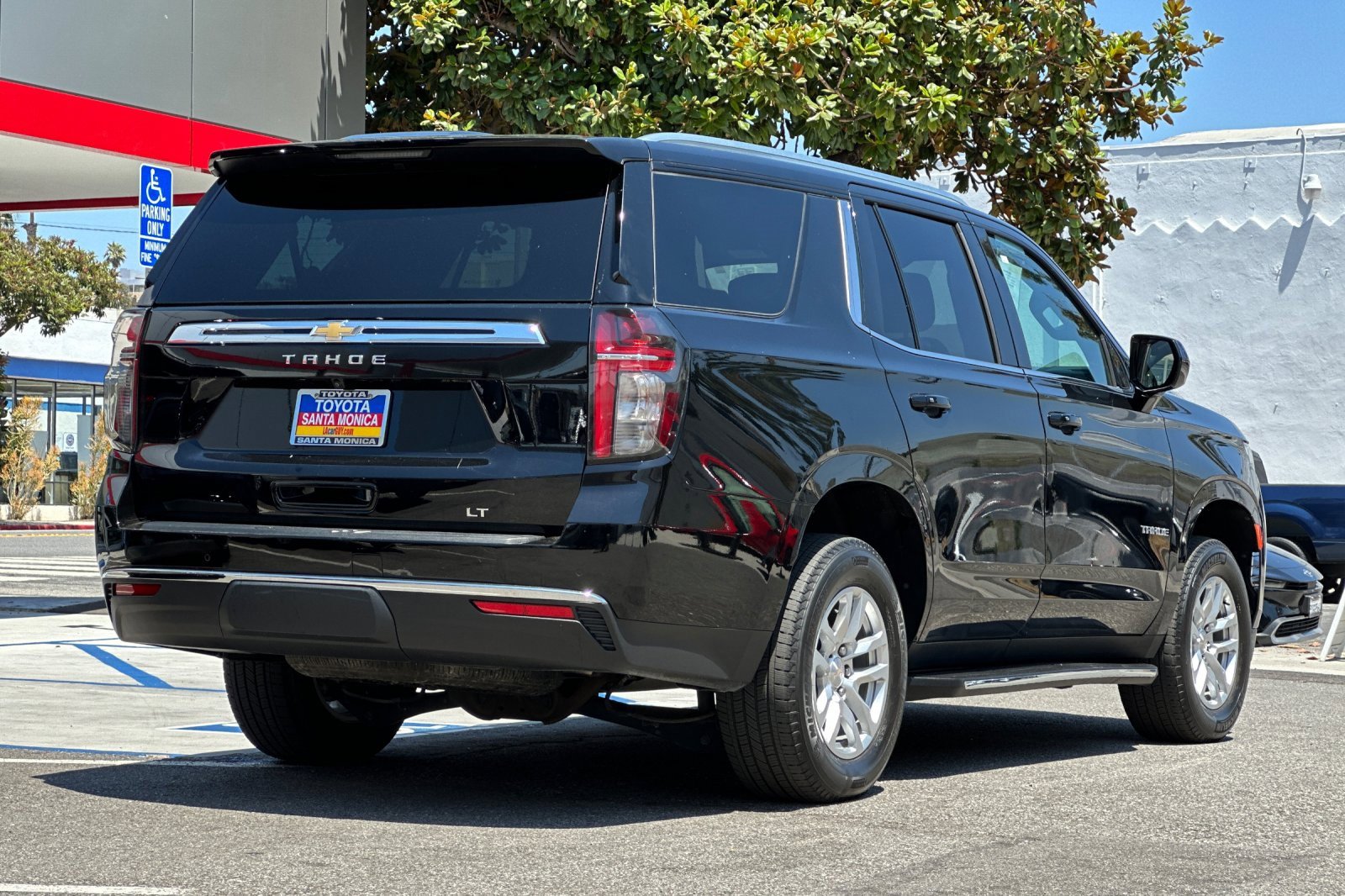 2022 Chevrolet Tahoe LT photo 3