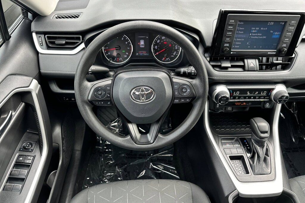 2022 Toyota RAV4 XLE photo 12