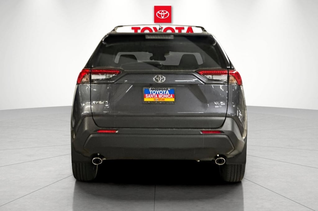 2025 Toyota RAV4 XLE photo 3