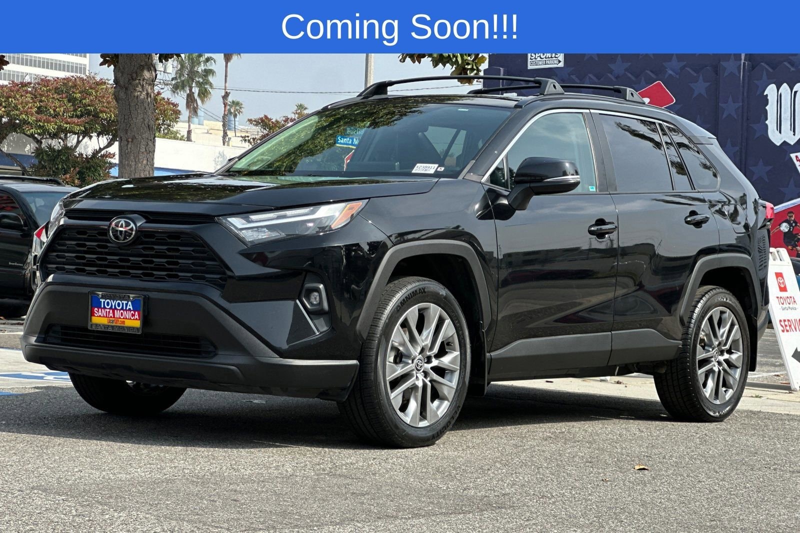 2023 Toyota RAV4 XLE Premium photo 3