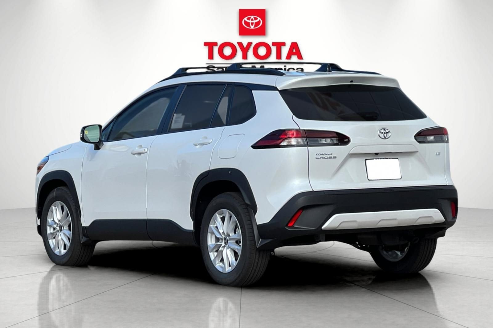 2026 Toyota Corolla Cross LE photo 4