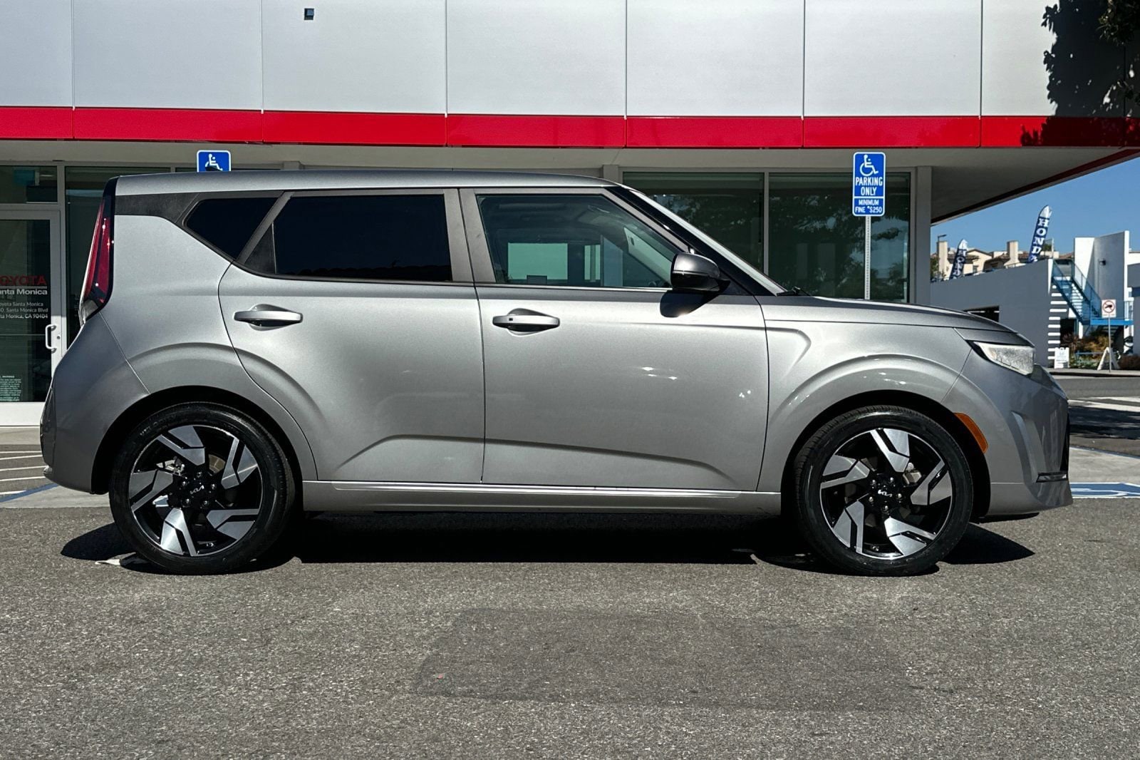 2023 Kia Soul GT-Line photo 2
