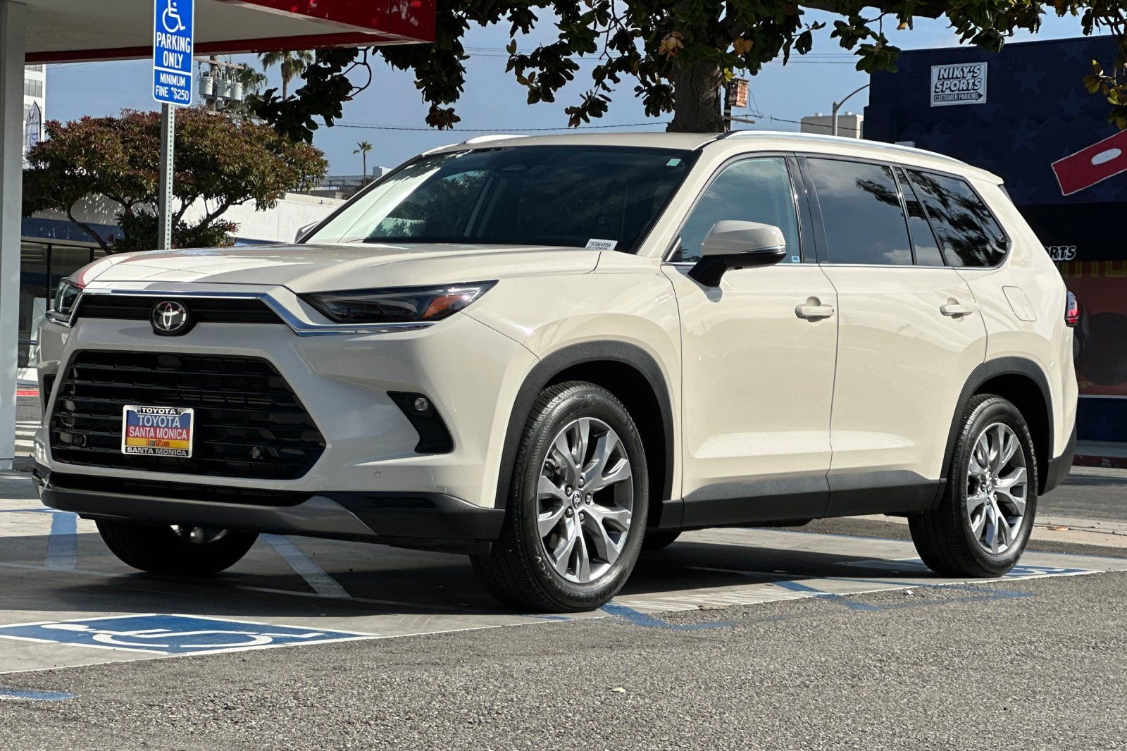 2024 Toyota Grand Highlander Hybrid Limited photo 6