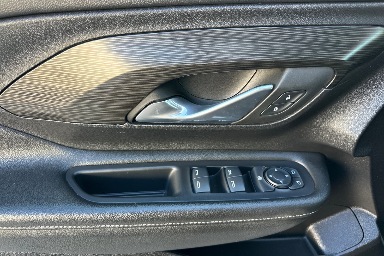 2024 GMC Terrain SLE - Photo 10